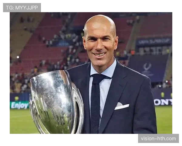 齐达内：从绿茵传奇到执教名帅，持续闪耀足坛的双重辉煌